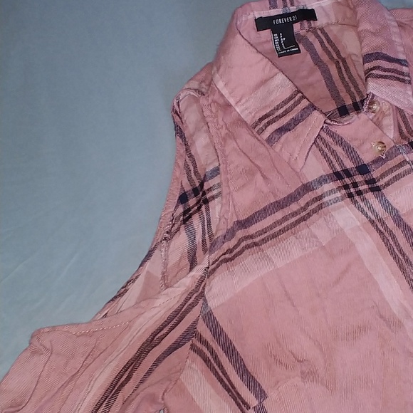 Keyhole shoulder flannel button up shirt - Picture 2 of 3